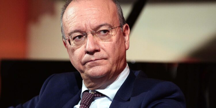 Busta con un proiettile e minacce al ministro Valditara: il plico inviato da Salerno