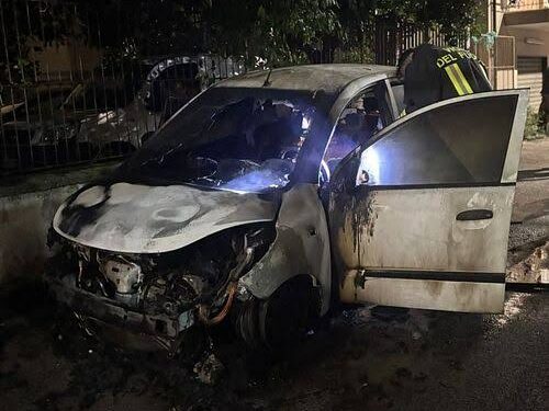 Marano, incendiano l’auto di Raffaele, 36enne disabile: «Ho paura per me e la mia famiglia»