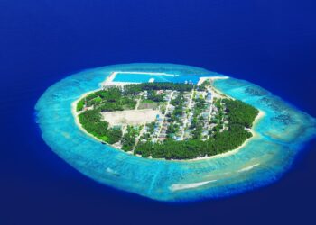 Atolli e isole private: perché alcune destinazioni funzionano meglio per un viaggio di nozze