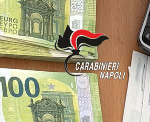 Napoli, migliaia di euro falsi nascosti dietro un soppalco: arrestato un 51enne
