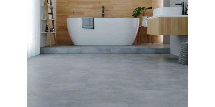 Dalla cucina al living, il pavimento SPC effetto pietra cambia il tono degli spazi