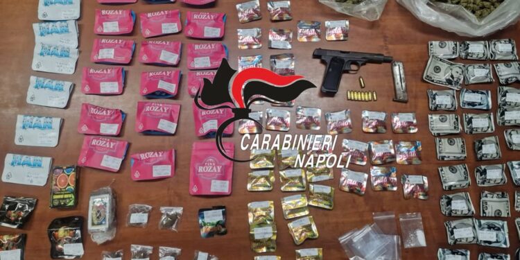 Acerra, droga nel packaging americano e una pistola: arrestato 22enne