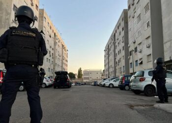 VIDEO-Camorra, traffico di droga gestito dal carcere con i cellulari: nove arresti in sei province