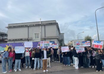 Volla, protesta degli studenti del liceo Di Giacomo: sciopero e raccolta firme per la palestra chiusa da due anni