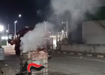Caivano, nuovo incidente nello stabilimento di vernici: a fuoco sostanze chimiche