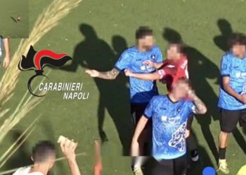 Ischia, arbitro 19enne colpito alla tempia da un mattone: 12 denunce