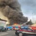 Napoli, grosso incendio in via Brin: evacuato un palazzo, scatta l’allerta per i residenti