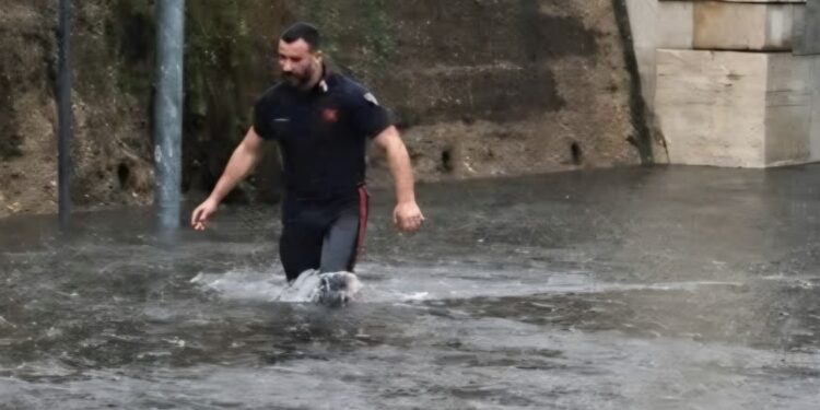 Fabio Perrucci, il carabiniere che ha salvato tre donne nel nubifragio di Foggia: un anno fa aveva soccorso un anziano tra le fiamme