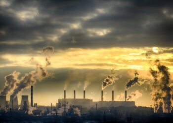 Gas serra, nuovo record nel 2025: la CO₂ continua ad accumularsi e il pianeta si scalda