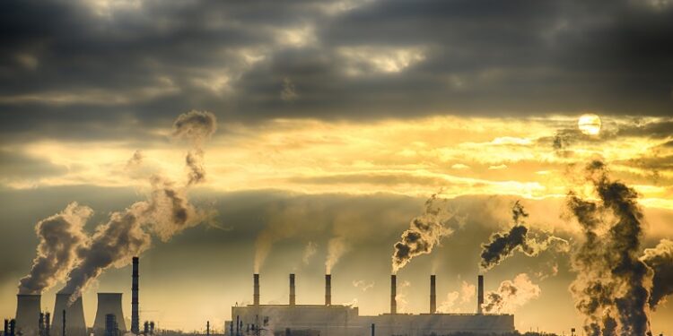 Gas serra, nuovo record nel 2025: la CO₂ continua ad accumularsi e il pianeta si scalda
