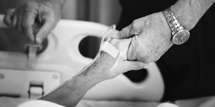 Come si organizza il trasferimento di un paziente da un ospedale a un altro fuori regione? 