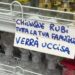 «Chiunque rubi, tutta la tua famiglia verrà uccisa»: minacce choc sugli scaffali di un negozio nel napoletano