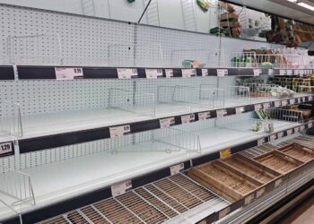 Scaffali vuoti nei supermercati, i tir si fermano al Sud: la protesta degli autotrasportatori che l’Italia non può ignorare